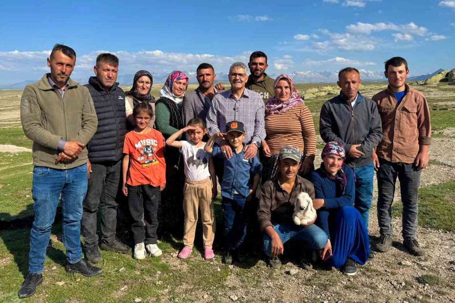 Vali Çelik’ten çobanlara ziyaret