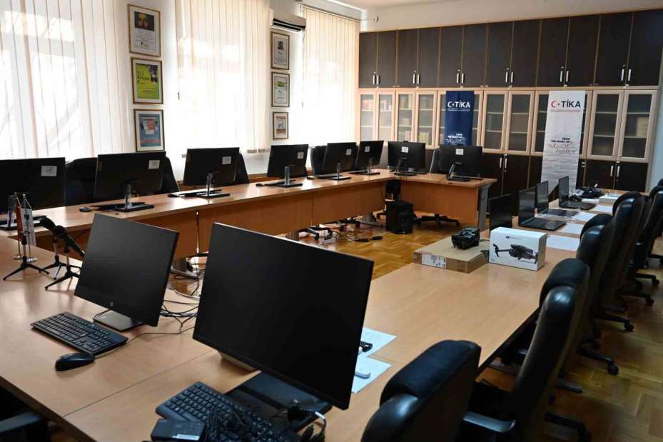 TİKA’dan Karadağ Üniversitesi Tarih Enstitüsü’ne teknik ekipman desteği