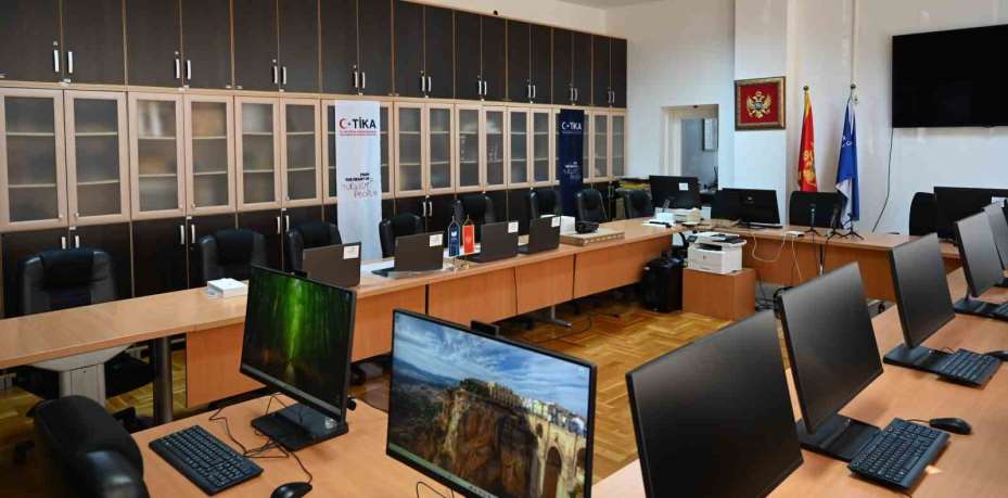 TİKA’dan Karadağ Üniversitesi Tarih Enstitüsü’ne teknik ekipman desteği