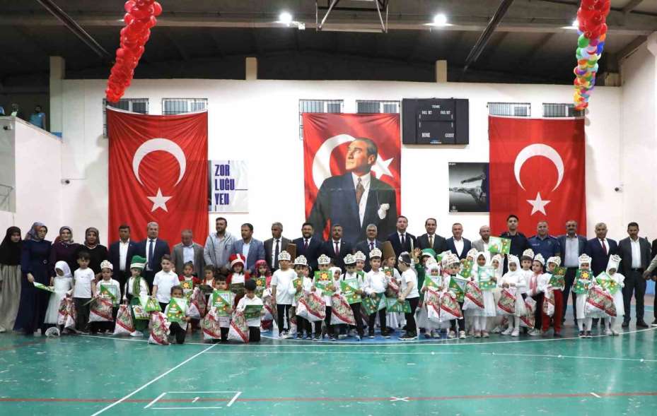 Minikler Kuran kursu mezuniyet sevinci yaşadı