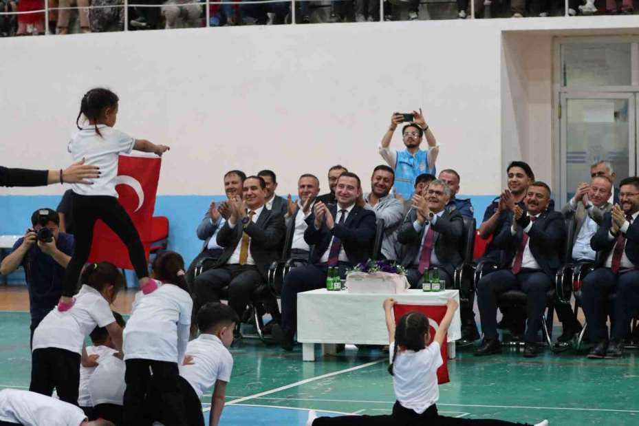 Minikler Kuran kursu mezuniyet sevinci yaşadı