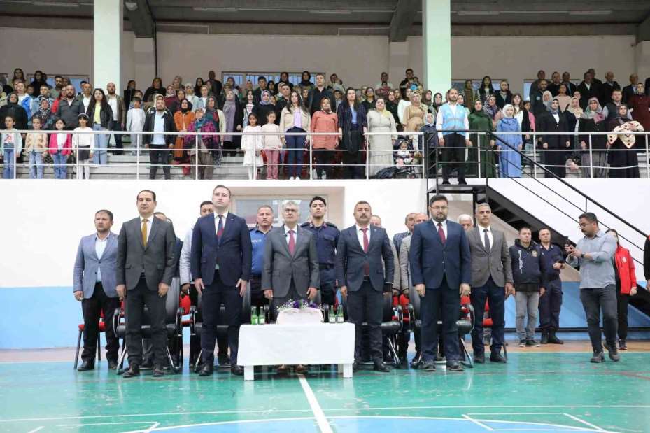 Minikler Kuran kursu mezuniyet sevinci yaşadı
