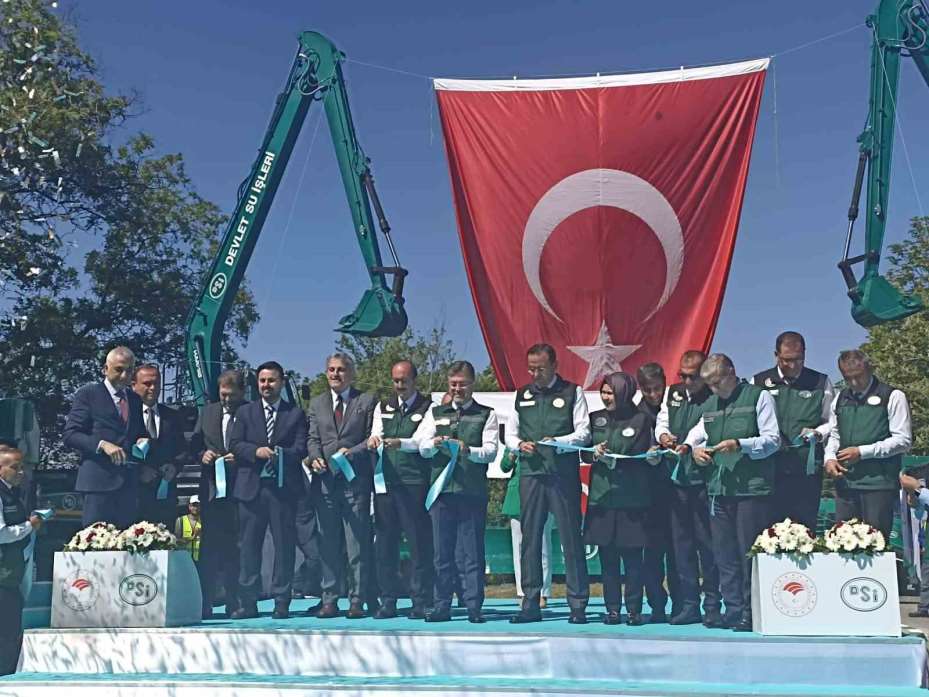 Bakan Yumaklı: "68 taşkın maksatlı depolama tesisiyle 20 milyon dekarlık alanda kontrol tesisleri oluşturulmuş durumda"