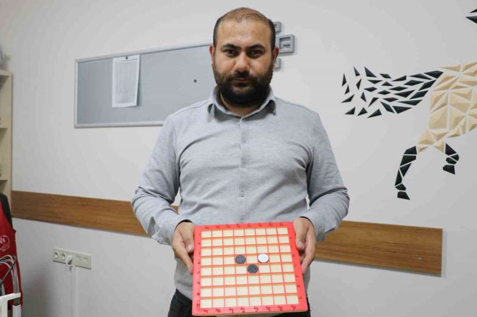 Dokuntaş ile görme engellilerin önündeki bir engel daha kalktı