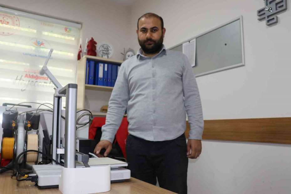 Dokuntaş ile görme engellilerin önündeki bir engel daha kalktı