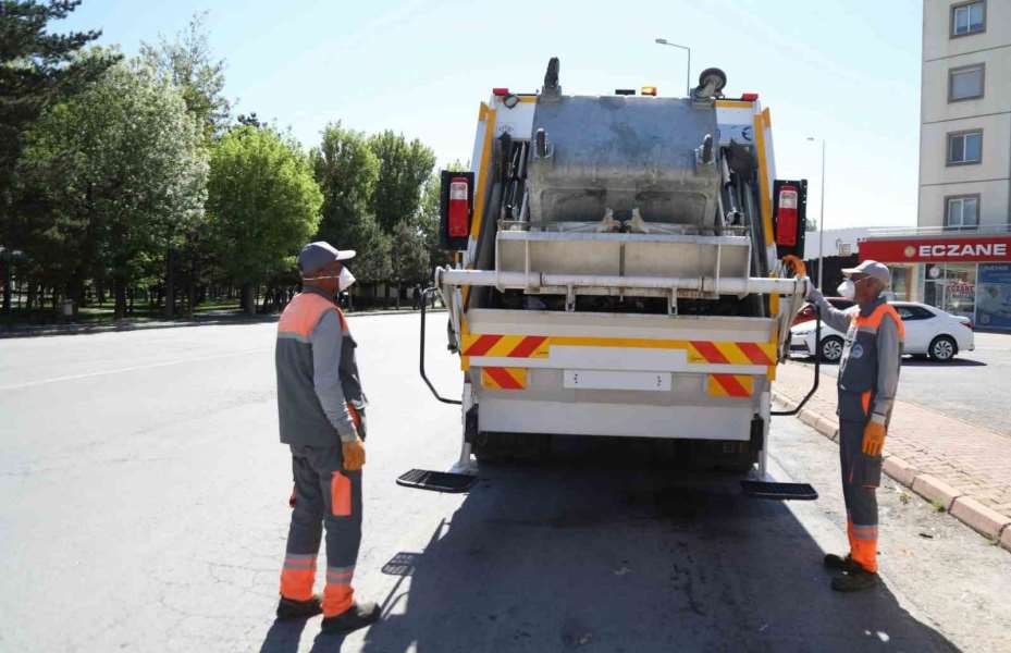 Melikgazi’de günlük 440 ton çöp toplanıyor, 700 km yol süpürülüyor