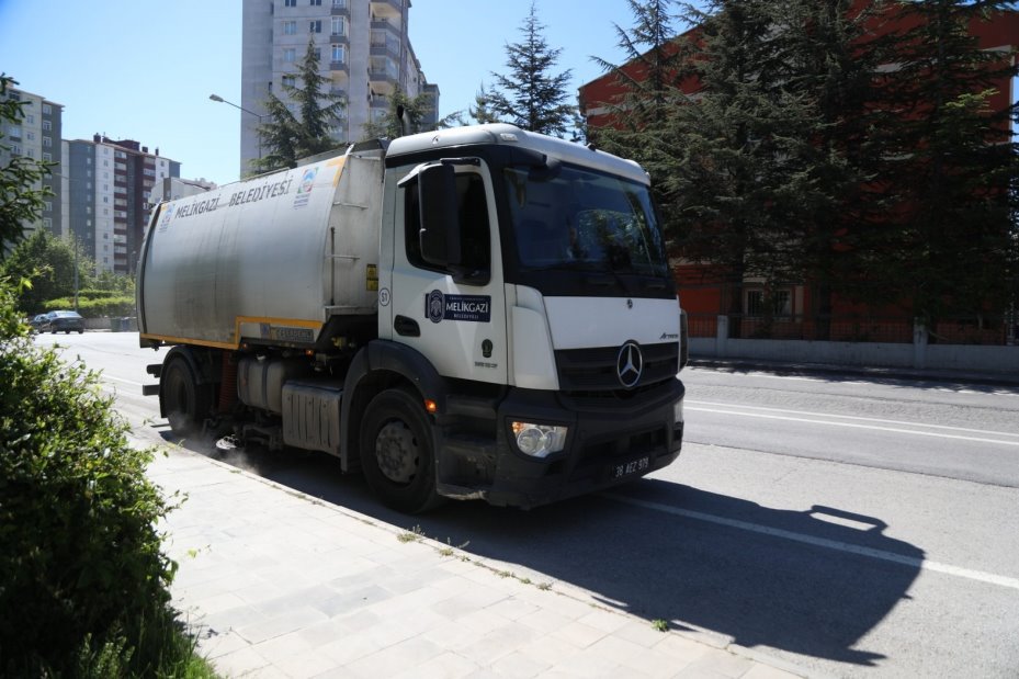 Melikgazi’de günlük 440 ton çöp toplanıyor, 700 km yol süpürülüyor