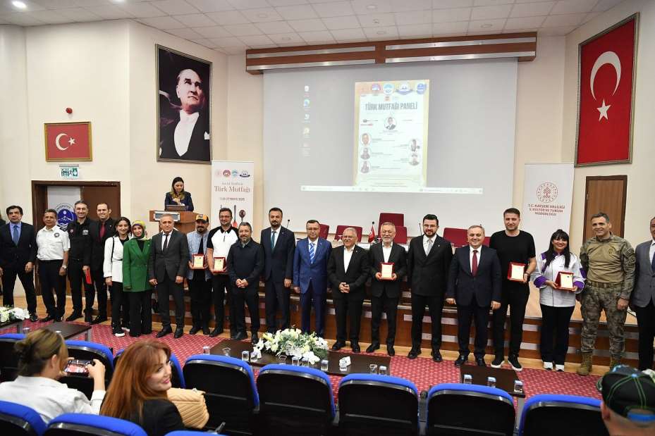 Başkan Büyükkılıç, Asırlık Tariflerle Türk Mutfağı programına katıldı