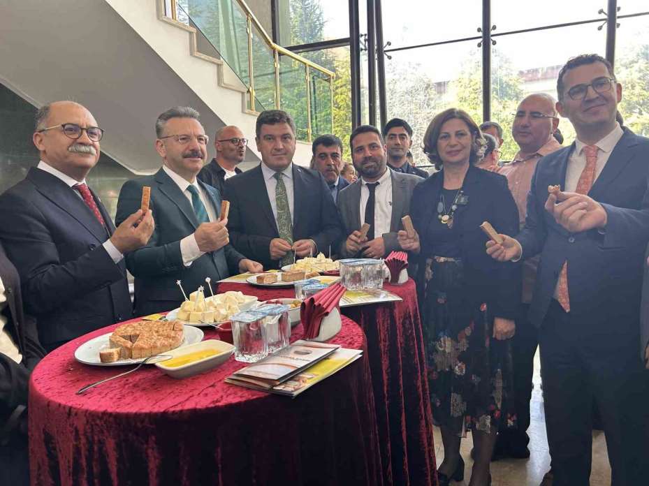 5 Bin yıllık ekmek Halk Ekmek tezgahlarında