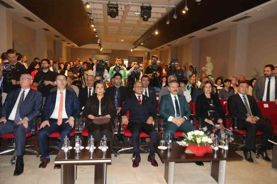5 Bin yıllık ekmek Halk Ekmek tezgahlarında