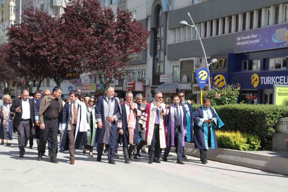 ÇAKÜFEST 2025 Bilim, Kültür ve Sanat Festivali kortej yürüyüşü yoğun ilgi gördü