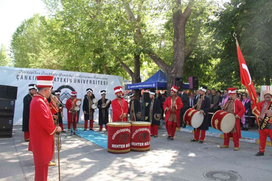 ÇAKÜFEST 2025 Bilim, Kültür ve Sanat Festivali kortej yürüyüşü yoğun ilgi gördü