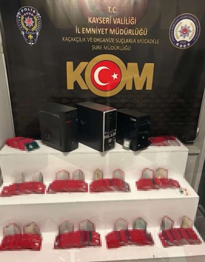 Hac ve umreye gitmek isteyen vatandaşları dolandıran 5 kişi yakalandı