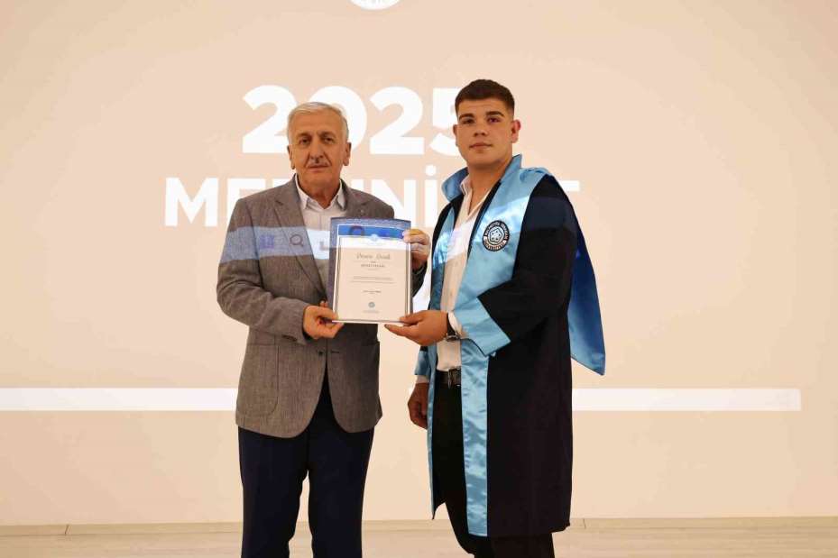 KOS’taki yüksekokul ilk mezunlarını verdi