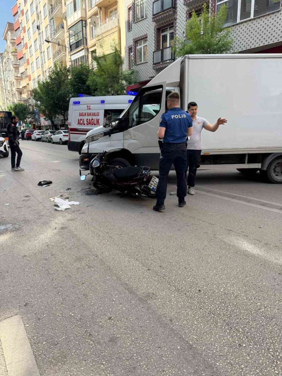Eskişehir’deki trafik kazasında motosiklet sürücüsü yaralandı