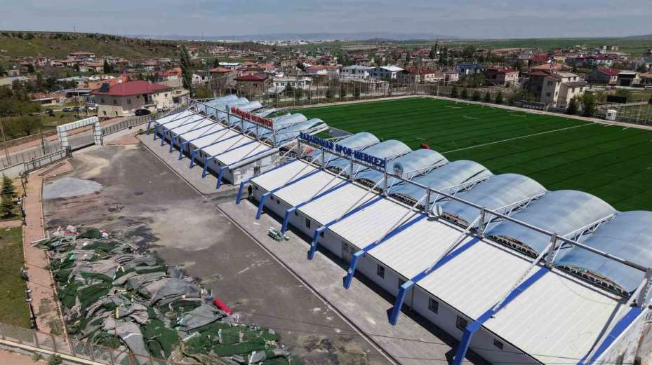 Başakpınar Spor Merkezi’nin çimleri ve yedek kulübeleri yenileniyor