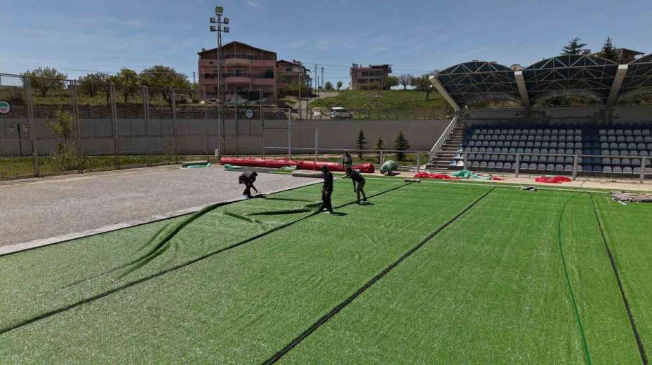 Başakpınar Spor Merkezi’nin çimleri ve yedek kulübeleri yenileniyor