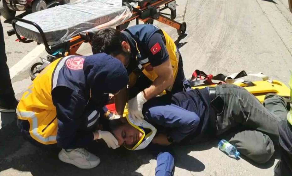 Seyir halindeki aracın önüne atladı, hastanelik oldu