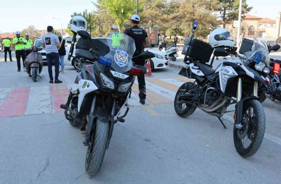 Ehliyet, kask, sigorta yok, 20 bin lira ceza var