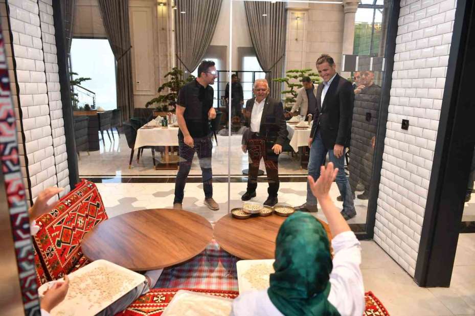 Başkan Büyükkılıç, Mutfak Sanatları Merkezi’nde vatandaşlarla buluştu