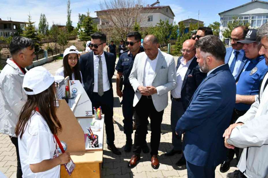 Tomarza’da öğrenciler, Bilim Fuarı’nda hünerlerini sergiledi