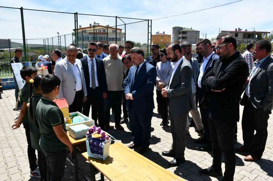 Tomarza’da öğrenciler, Bilim Fuarı’nda hünerlerini sergiledi