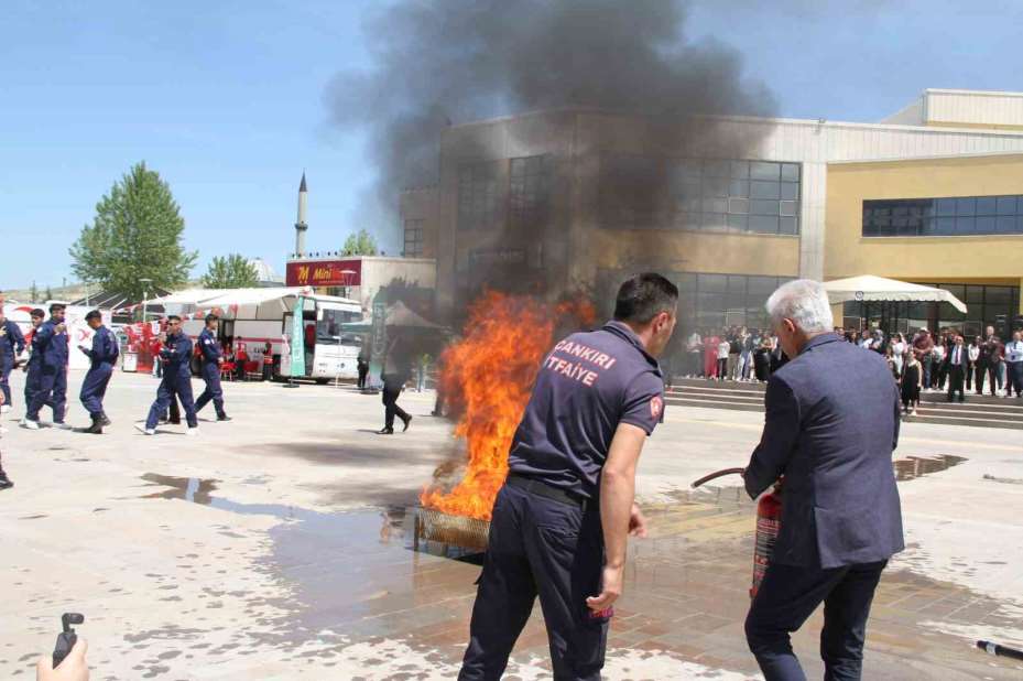Arama-Kurtarma Tanıtım ve Gençlik Sağlığı Şenliği’ne üniversite öğrencilerinden yoğun ilgi