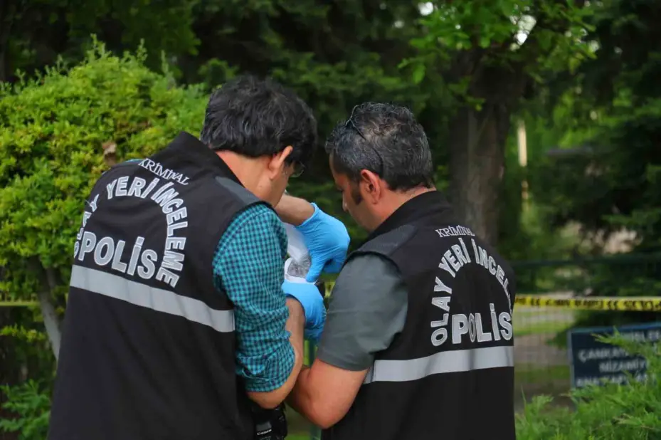 TBMM önünde havaya ateş açan şahıs gözaltına alındı