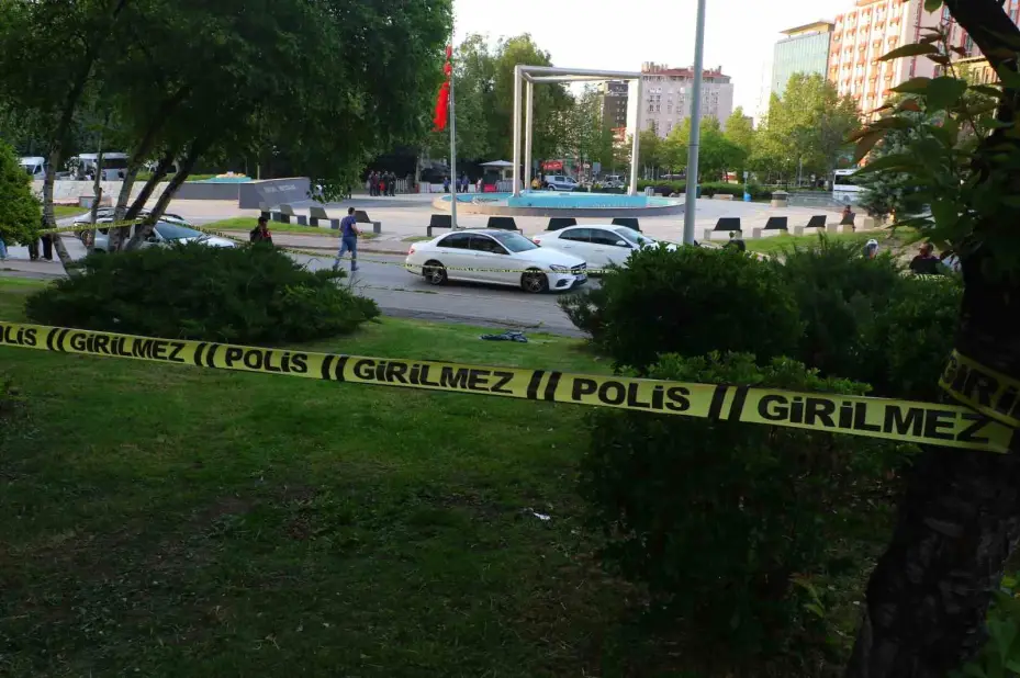 TBMM önünde havaya ateş açan şahıs gözaltına alındı