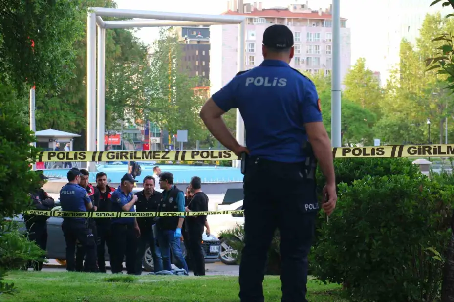 TBMM önünde havaya ateş açan şahıs gözaltına alındı