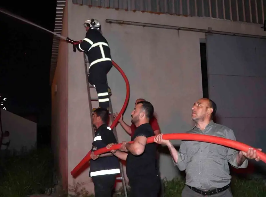 Kırıkkale’de dinlenme tesisinin çatısı alev alev yandı