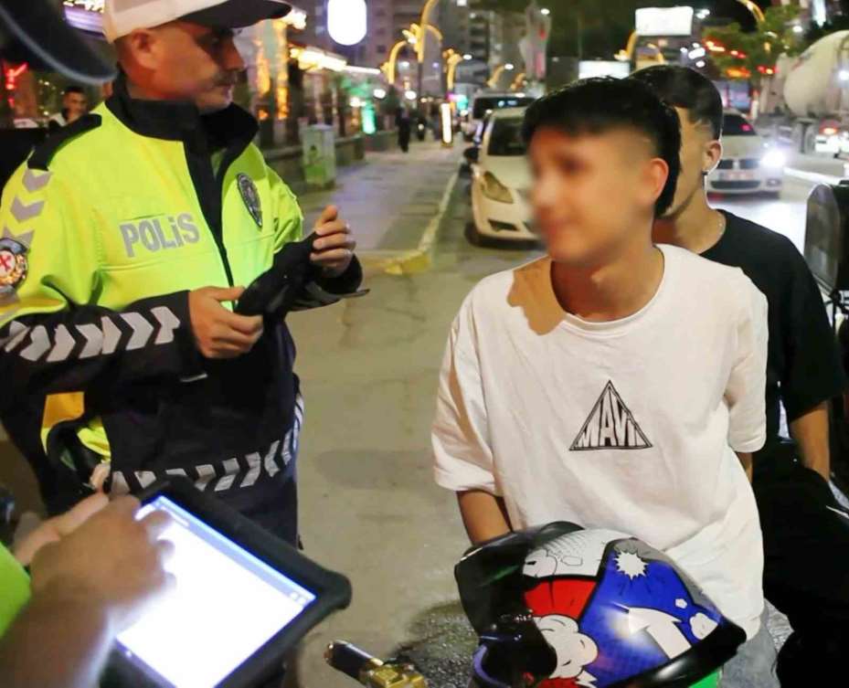 Polise dil döküp gazeteciye el salladı ama cezadan kurtulamadı