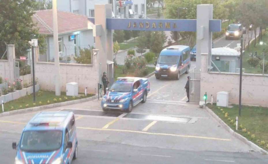 Aksaray’da 35 adrese silahlı maganda operasyonu: Evlerden cephanelik çıktı