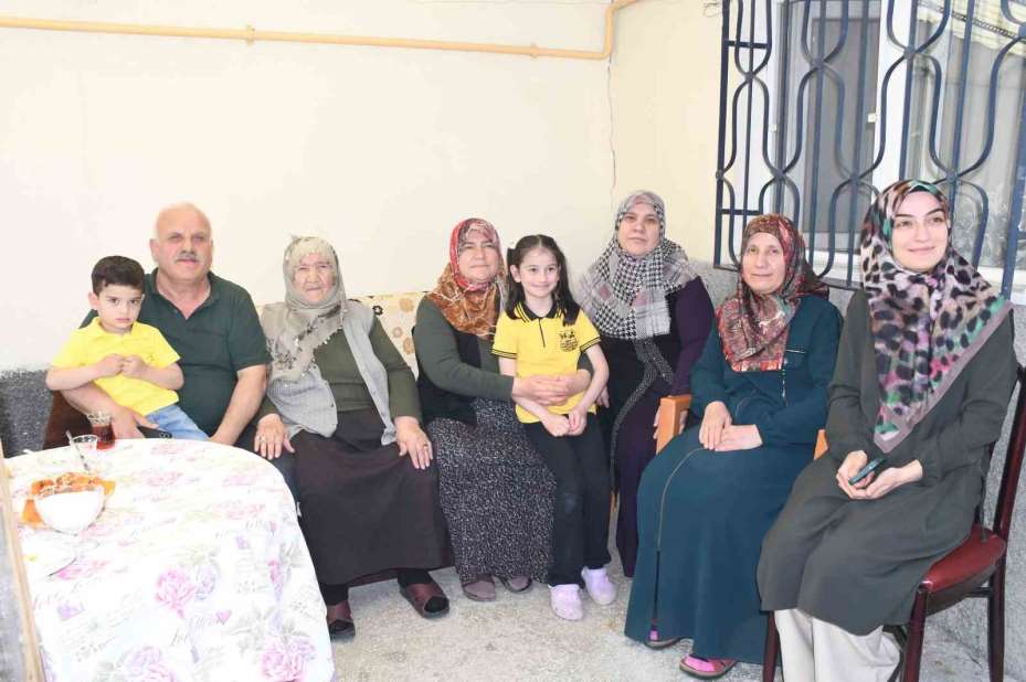 114 yaşındaki Makbule Nine’ye sağlık ekiplerinden doğum günü sürprizi