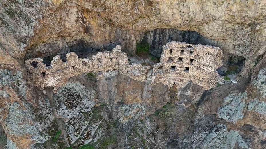 Alicin Manastırı, Sümela Manastırı ile olan benzerliğiyle dikkat çekiyor