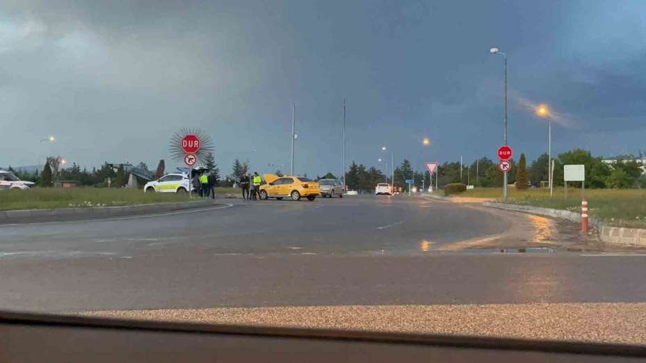 Kural ihlali yapan taksi kazaya sebep oldu, 1 yaralı