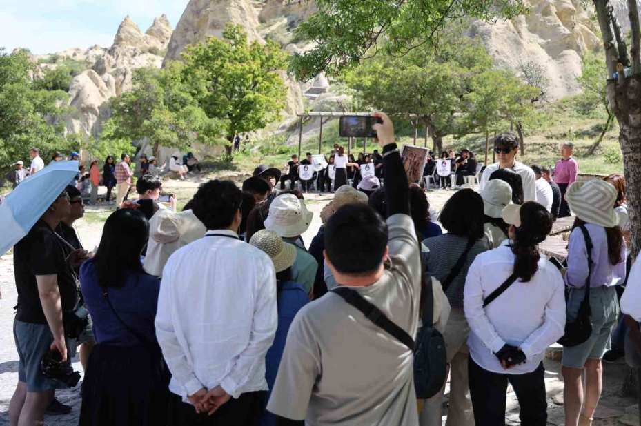 Öğrencilerden turistlere konser