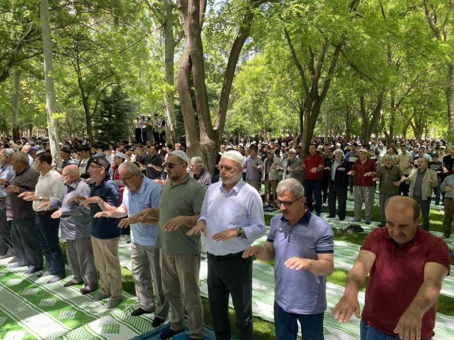 Konya’da Namazgah’ta eller yağmur için semaya kalktı