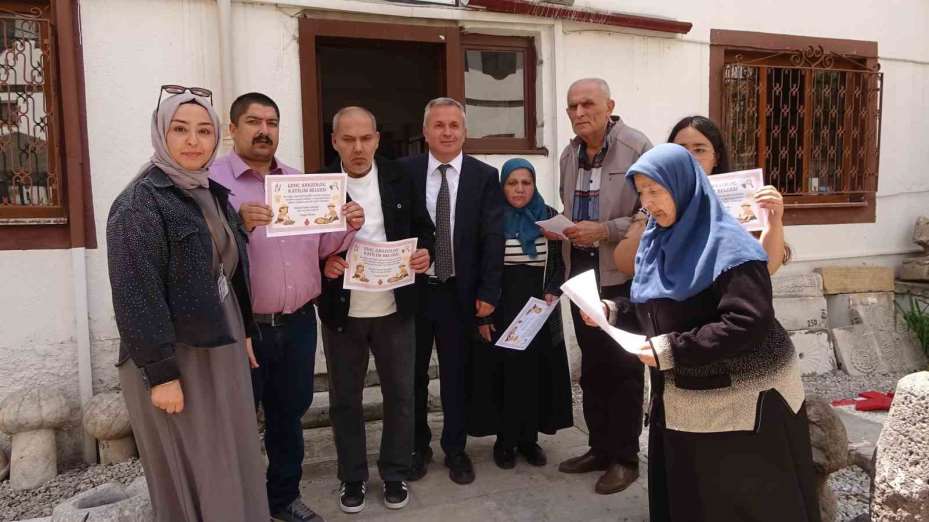 Geleceğin arkeologları olan minikler, Yozgat Müzesi’nde örnek kazı yaptı