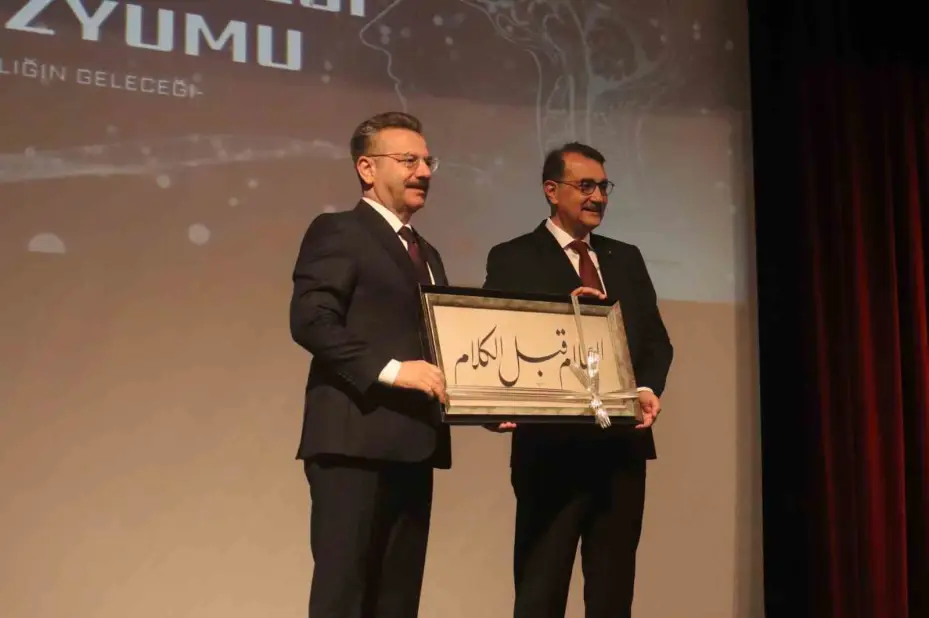 Eskişehir Geleceğin Sesi Sempozyumu’nda yapay zeka teknolojisi değerlendirildi