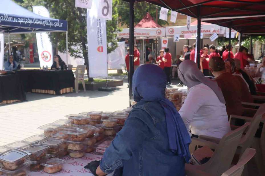 Türk Silahlı Kuvvetlerini Güçlendirme Vakfı hayır panayırı düzenledi