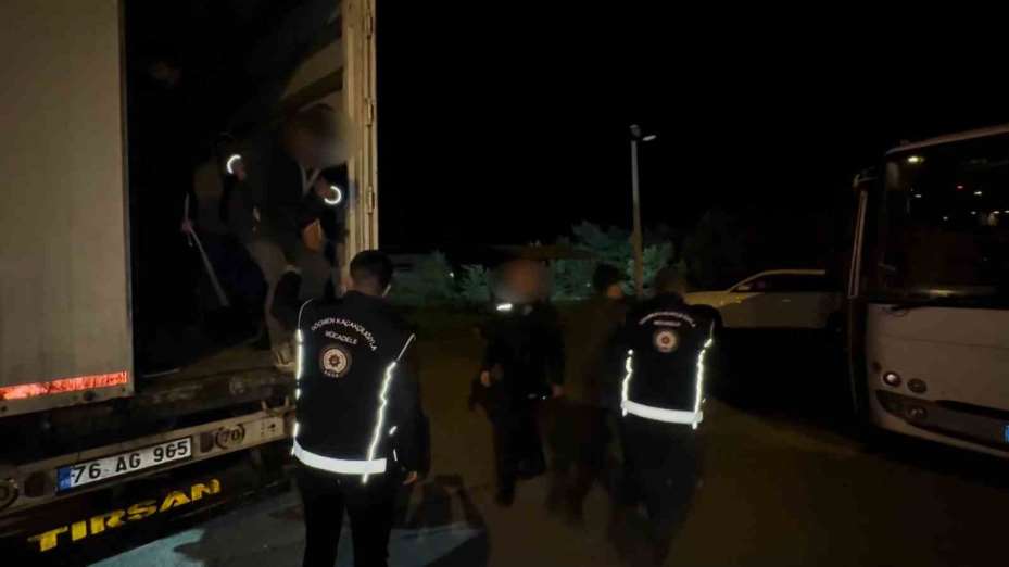 Sivas’ta göçmen kaçakçılığına geçit yok: 6 kişi tutuklandı