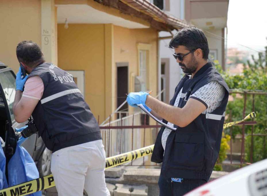 Kırıkkale’de otomobil eve çarptı: Kalp krizi geçiren sürücü hayatını kaybetti