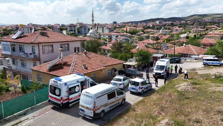 Kırıkkale’de otomobil eve çarptı: Kalp krizi geçiren sürücü hayatını kaybetti