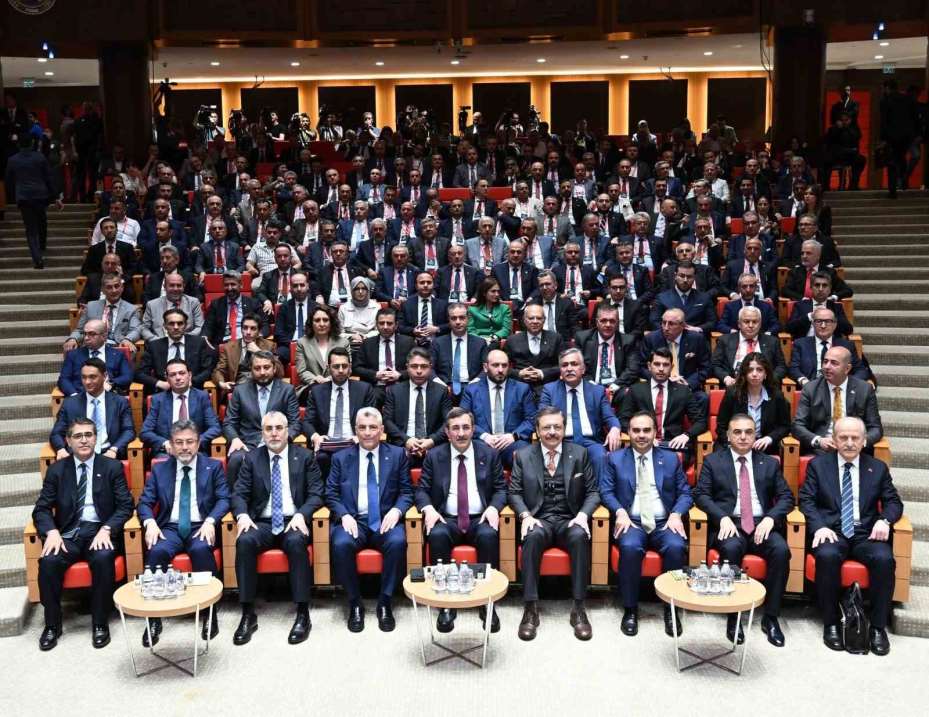 Cumhurbaşkanı Yardımcısı Yılmaz: "Enflasyon oranı düştükçe Türkiye farklı bir perspektif, farklı bir döneme doğru gelişimini devam ettiriyor"