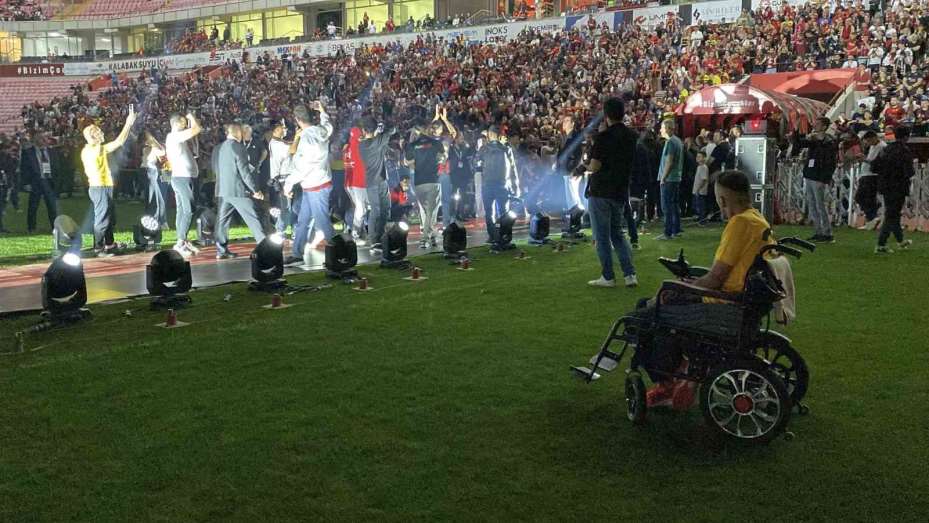 Eskişehirspor’un kutlamaları için engel tanımadı