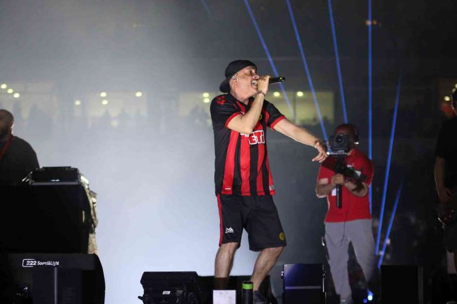 Şampiyon Eskişehirspor kupasını kaldırdı
