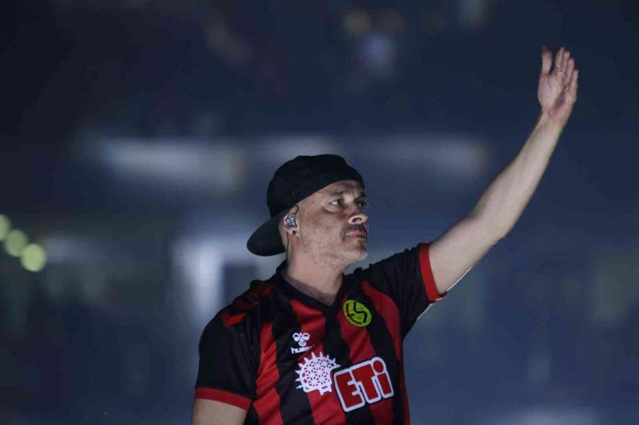 Şampiyon Eskişehirspor kupasını kaldırdı