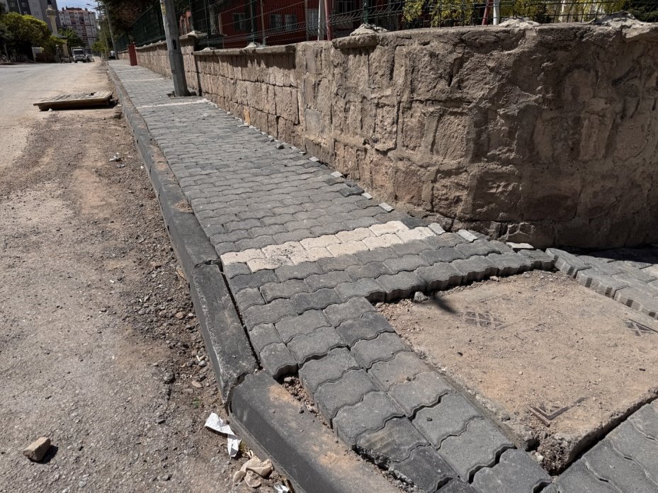 Melikgazi, İldem’e konforlu yaya yolları yapıyor
