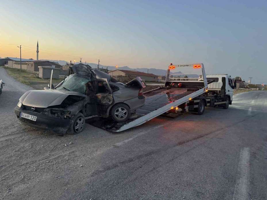 Konya’da direğe çarpan otomobilin sürücüsü hayatını kaybetti